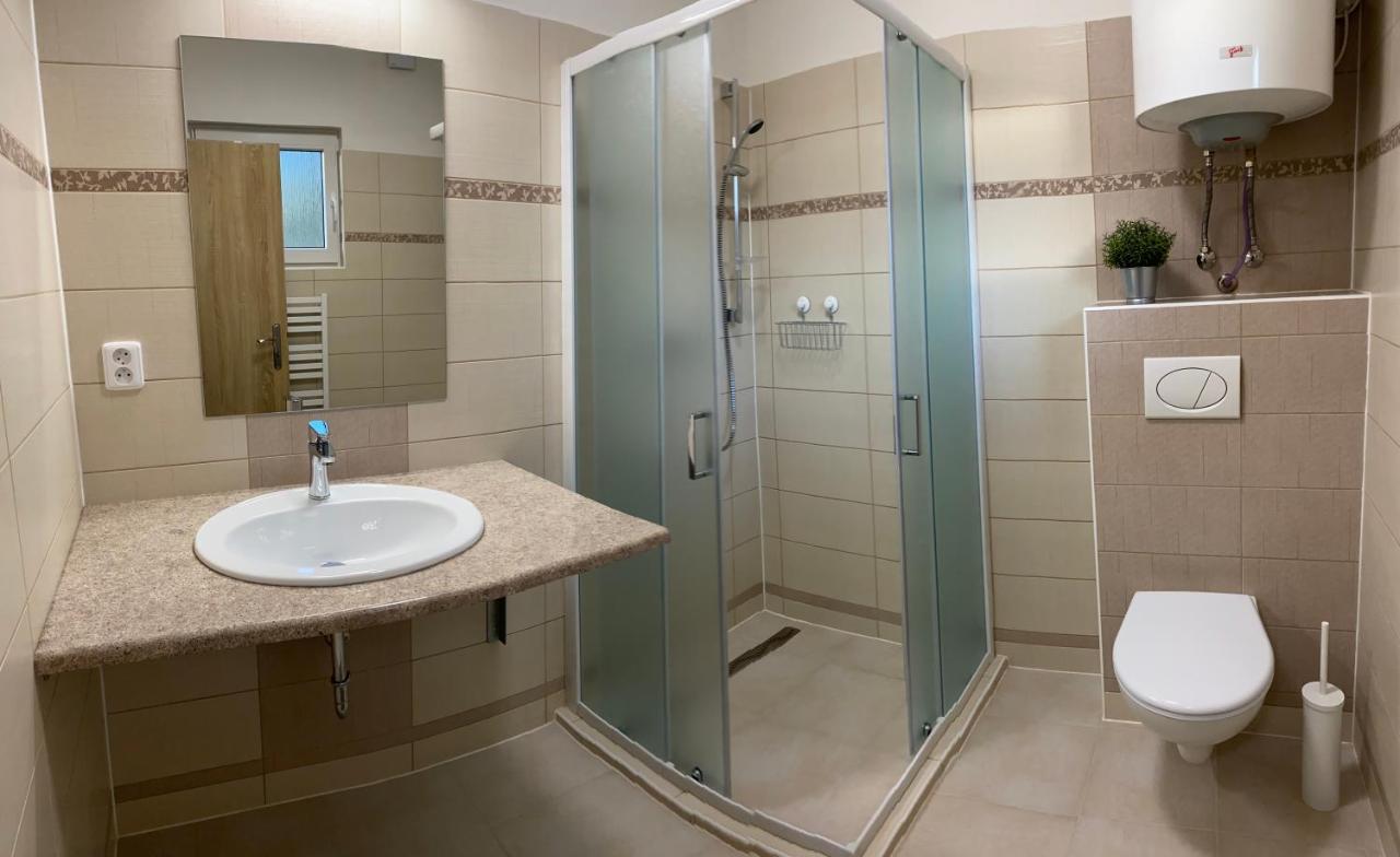 Apartmány Nad Parkem Broumov Bagian luar foto