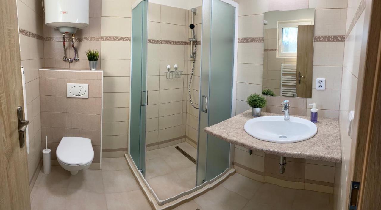 Apartmány Nad Parkem Broumov Bagian luar foto